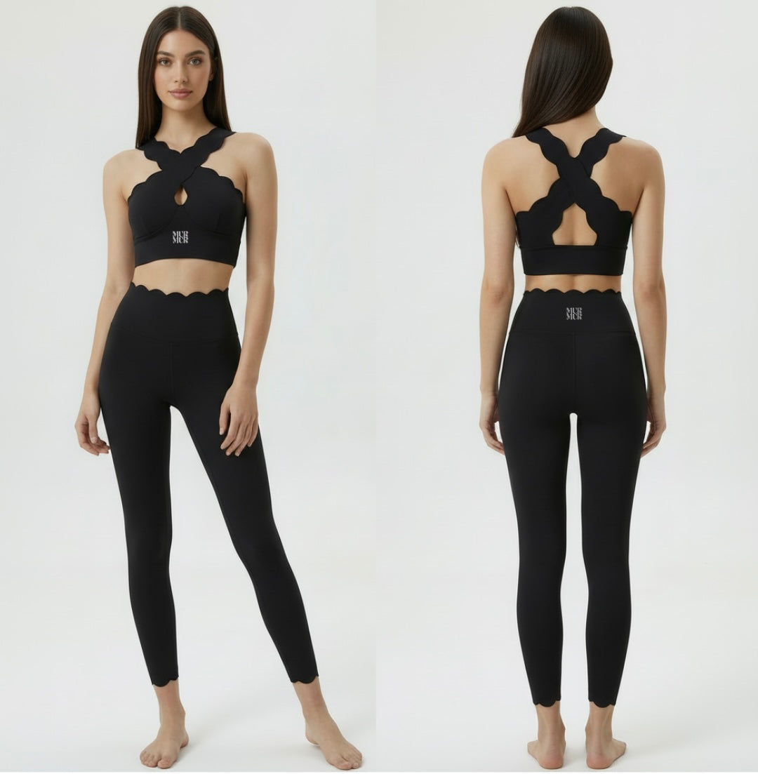 Petal Contour Sculpt Halter Top Noir Velours